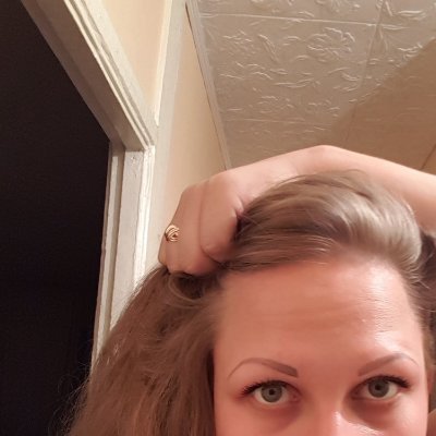 Laurenlberm's profile picture. 