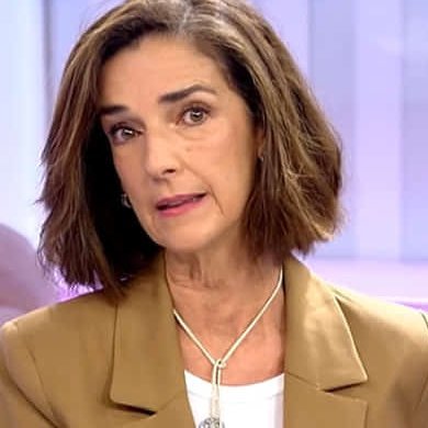 Me encanta traspasar la pantalla con mi mirada. Soy la mejor periodista de Mediaset. Fan account.