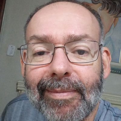 Sou uma pessoa simples que busca o auto-aperfeiçoamento