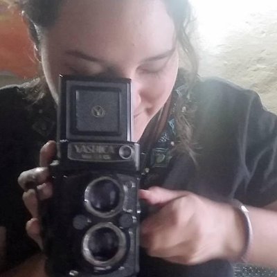 Mujer cineasta con mucho para decir, documentalista de revoluciones y tragedias. Hija de la tierra.