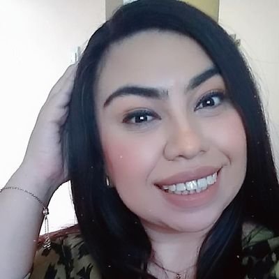 Americanista, amante del café y la charla con amigas. Locutora de radio.