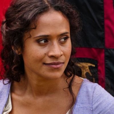 softlylavender's profile picture. 🌸 Guinevere 🌸 Hello! 🌸 Please be kind to Merlin 🌸 ( ´ ▽ ` )ﾉ 🌸 He is a delicate boy 🌸 || BBC Merlin RP Account (Mod is an ADULT) ||