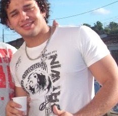 O amor a gente inventa pra se distrair e quando acaba, a gente pensa que ele nunca existiu !