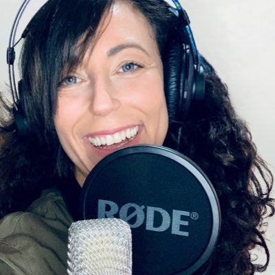 Locutora profesional y Periodista. Redactora. Speaker en eventos. Coach de voz, oratoria y comunicación.