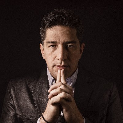 Máster en Comunicación Política. Especialista en Gerencia Estratégica. Graduado en 🎓Publicidad y Mercadeo 🎓Administración de Empresas