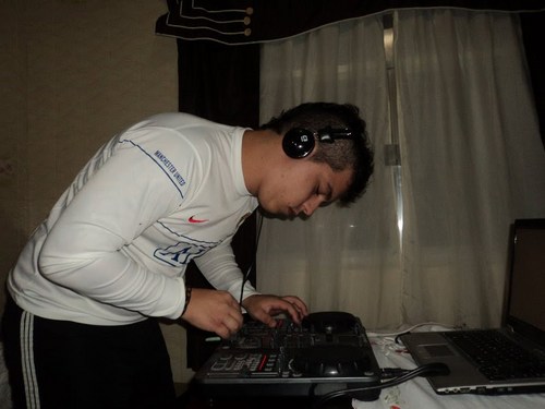 DJ, PRODUTOR, ESTUDANDE DE ED.FISICA