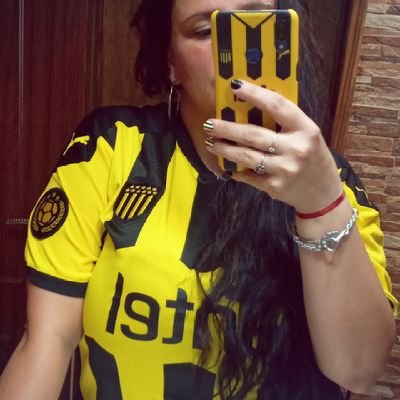 nací...me crié...vivo y moriré AMANDO CON LOCURA MIS COLORES🖤💛🖤💛