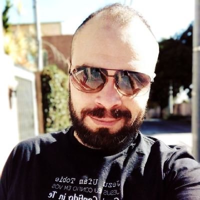 Uiuodestro's profile picture. Católico,
Destro e
Brasileiro. Sigo de volta desde que não seja canhoto.🇧🇷🇧🇷