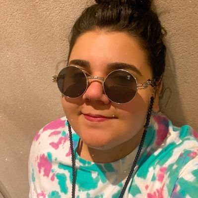 yassantosfc's profile picture. Hoje na boate a gente amanhece 
E saindo de lá a gente come um big mac
E depois do amor a gente da risada 
E eu te assisto adormecer com a camisa toda amaçada