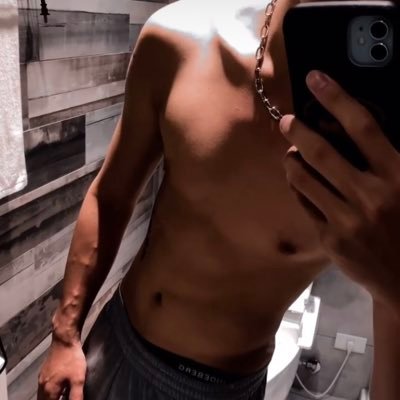 U8omHDDCZkZnf4E's profile picture. 