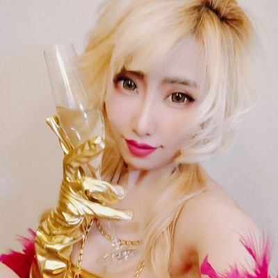 ✨才も美貌も光輝く、一笑千金のパーティークイーン✨ぱぴちぇすたん連合第3惑星 @PAPPYCHESTAN の、ぎらぎらゴールド✨不老不死の秘訣は、1瓶500円のスパークリングワインとホテル三日月の黄金風呂✨パンがなければ、砂金をつまめばいいじゃない✨@kagamiyamomoka は、金亀換酒のソウルメイト