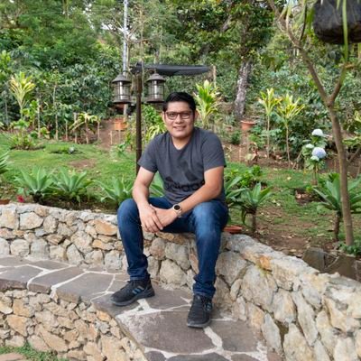 Voluntario IEEE, Embajador IEEEXtreme 14.0, Estudiante en E4CC, Ingeniería en Sistemas Computacionales, Fotógrafo, Salvadoreño, Since 1997.