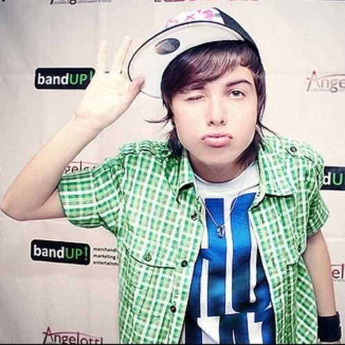 @Neoqav_Pelanza , foi feito para todas as fãs dos meninos da @rockrestart .OFICIALIZADA pelo @pelanzarestart dia 5/3/11 as 14:25 dona: @jessyca_brs