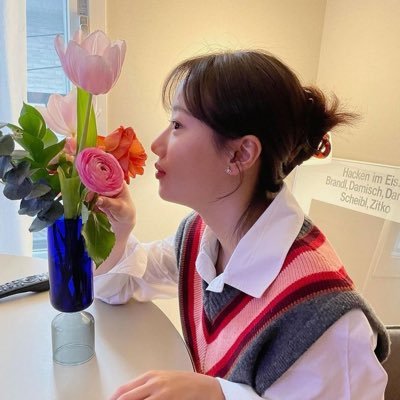 thursdaeqtie's profile picture. 🐈 - 𝖲𝗈 𝗆𝖺𝗇𝗒 𝗈𝖿 𝗆𝗒 𝗌𝗆𝗂𝗅𝖾 𝖻𝖾𝗀𝗂𝗇 𝗐𝗂𝗍𝗁 𝗒𝗈𝗎 🛋