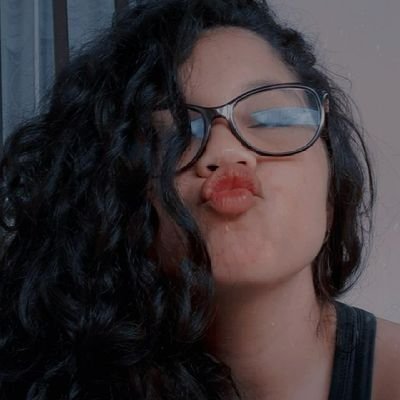 sua voz
é a música que
a minha alma escuta
no último volume
pra silenciar todo
o caos
do resto do mundo
- @opoetawilliam