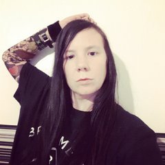Punk rock writer, loves music (The Amazons, Inheaven, TØP, BMTH, MGK, Rat Boy, Soft Play, Yungblud, Creeper, Dinosaur Pile-Up). Pansexual, gender non-binary.