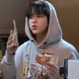 Y_j_hk's profile picture. 