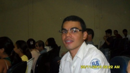 Estudante de publicidade, formado em Rádio e Tv, apreciador da boa música, livros e um pouco de cinema... Sempre atento aos detalhes.