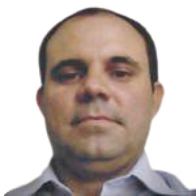 Trabalho com desenvolvimento web e minhas áreas de interesse são: negócios, tecnologia, administração, finanças, marketing e vendas.