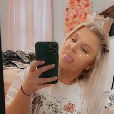 alyssadeem15's profile picture. 