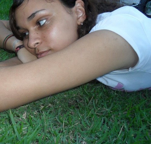 Quem se descreve se limita, concordo. Mas por que não dizer o essencial e deixar a curiosidade alheia completar o resto?
Feminino, câncer, 16 anos.
Boa sorte!