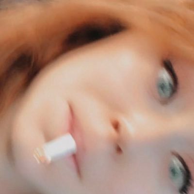 avid house plant enthusiast but also avid house plant killer / OOO smoking a fry // she/her