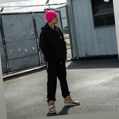 Dustin913's profile picture. tìm