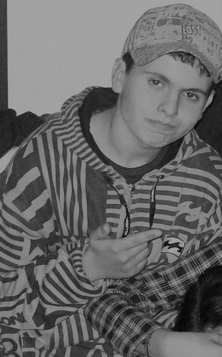 so_sofre's profile picture. Não ligo que me olhem da cabeça aos pés. Porque nunca farão minha cabeça e nunca chegarão aos meus pés.