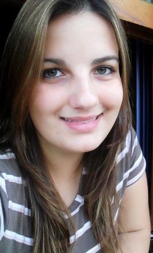 prisci_paul's profile picture. Quando algo que você gosta acabar ou simplesmente ir embora: Lembre-se que as folhas do outono não caem porque querem e sim porque é chegada a hora.