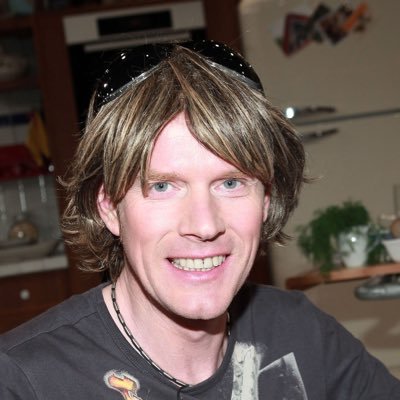 MickieK43663369's profile picture. Keene Haare uff'm Kopp, aba 'n Kamm inner Tasche! ...