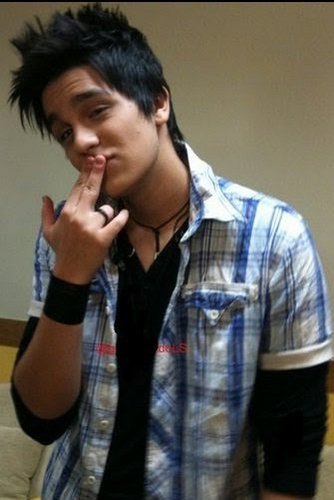 Tentar algo e fracassar é, pelo menos aprender. Não fazer a tentativa é sofrer a inestimável perda do que poderia ter sido. (Geraldo Eustáquio)
L♥R♥D♥S