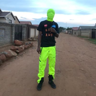 stoned_enhle's profile picture. (100% follow back).