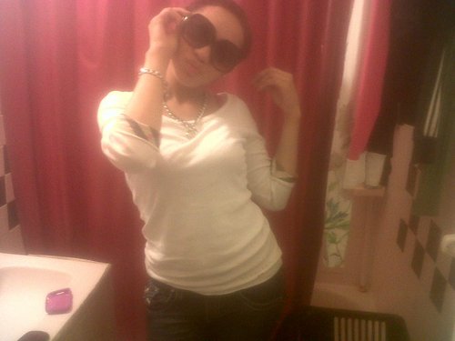 um Too busy being conceited, puttin on my lipstick
Takin trips out in Cali, chillin with the Hiltons
,