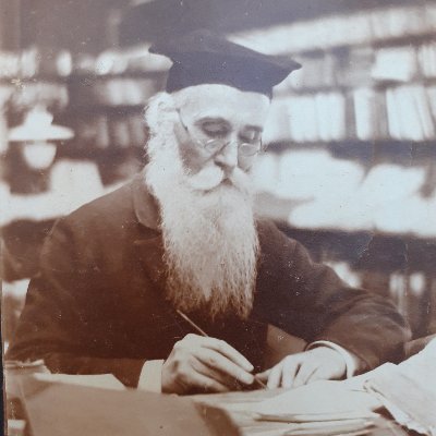 A project to digitize and edit the papers of Sir James A. H. Murray, first chief editor of the Oxford English Dictionary. Pilot phase funded by BA/Leverhulme.