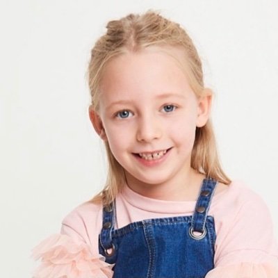 attends performing arts. non sole agencies #bonditalent #modelmemanagement #tvtalent #kitschtalentagency Instagram profile https://t.co/UIegeFNuYw