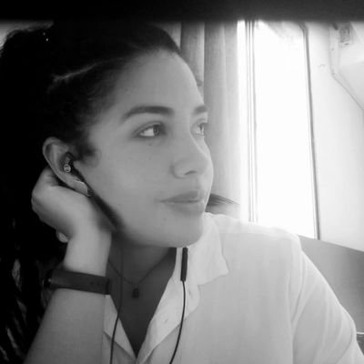 carovillanuevao's profile picture. Yo,
Madre,
Esposa,
Hija, Profesional, Amiga, Soñadora, con un mundo de posibilidades por  explorar y luego💃💍💄👠🚴🏖️👙🕶️😁