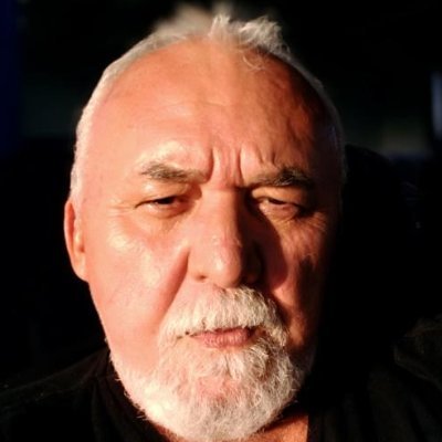 Nas idas e vindas que o acaso proporciona para nós, no decorrer da nossa vida, há sempre alguma loucura que se faz durante esse trajeto, e haja arrependimento.