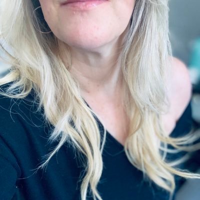 18+\NSFW | MILF | Love feeling sexy | all natural | silently judging your grammar and spelling | single 🖤