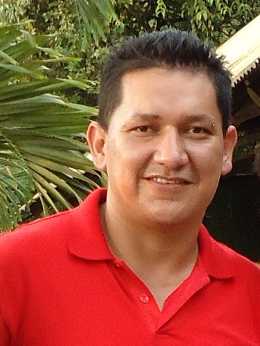 Soy un cuerdo medio loco, me gusta analizar la situacion y escribir mis ideas.....