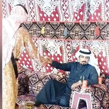 ﮼اسمع ﮼بُني.                 إذا لم تعش بين الرجال معززاً، فمت في عراك الدهر موتًا محببًا