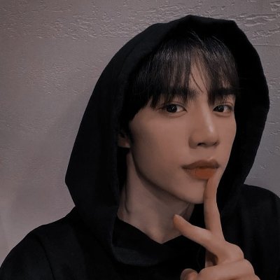 ⠀ ⠀𝐔𝐍𝐑𝐄𝐀𝐋 ╱ #⃝2000⠀⦙⠀Perfect visual with a sexy voice and he has a unique personality. Also known as kim sunwoo