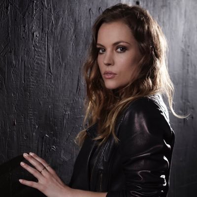 Daughter of Maleficent and Regina Married to @Emmasmugswan Aunt @OfSeaandSong
