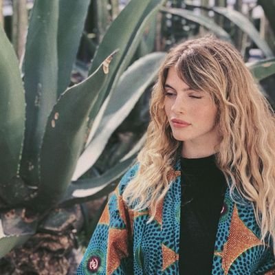 App_pishi's profile picture. Мечтаю о чудесах и верю в сказки. Поэтому иногда их пишу, упс.