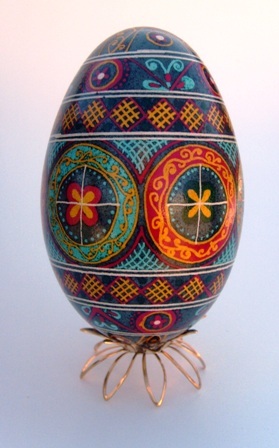 The art of handmade decorated eggs with wax and dyes