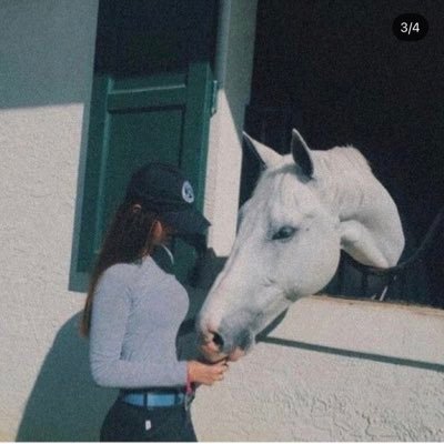 فتاة لطيفه في عمر الزهور هائمه في حُب الخيل🐎|حسابي البرايڤت @n5k19