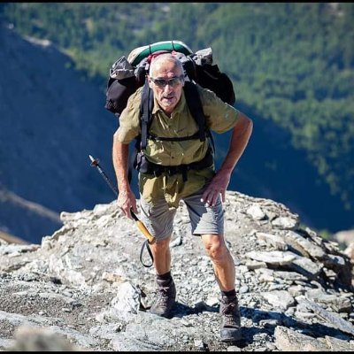 Technicien de laboratoire des travaux publics, retraité, élu dans mon village et sinon sur les montagnes.