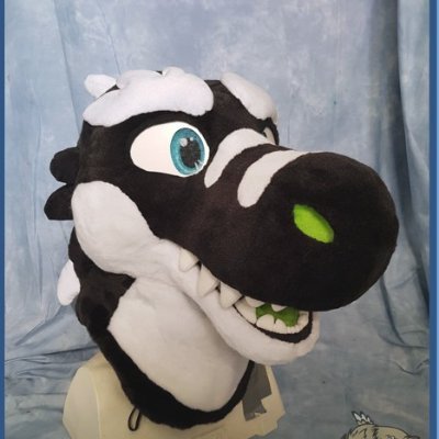 A SFW fursuit account for Ven Gard, the alligator.