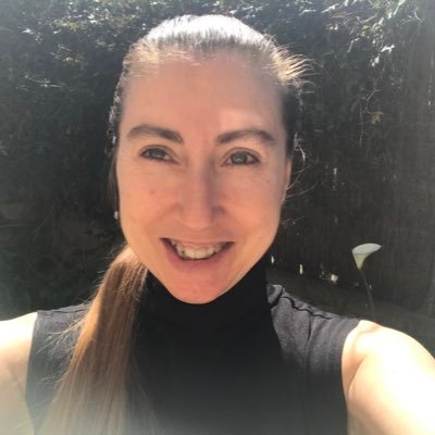 Fisioterapeuta. Presidenta de l’ Associació Sos Donna .cat y Precursora de la plataforma educativa “El Bon Hàbit” Cantante y actriz en Poèsica