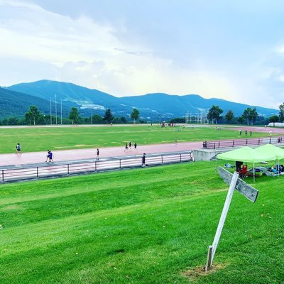 立高陸上部です！76期16人 、77期19人、78期19人で、都大会、南関東大会、全国大会出場を目指して活動しています！ ✨新入部員募集中です✨ ※しばらくの間@tachikawa_tfに代わり、 練習の様子や、大会の結果をツイートしていきます