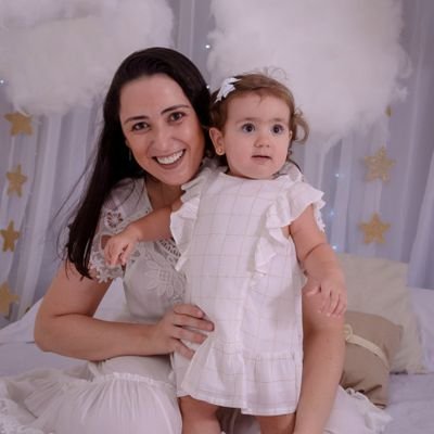 Bacharel em direito 
Pedagoga